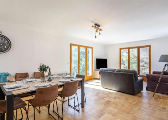 Casa de Férias Spacious House With Pool In Sainte-maxime *