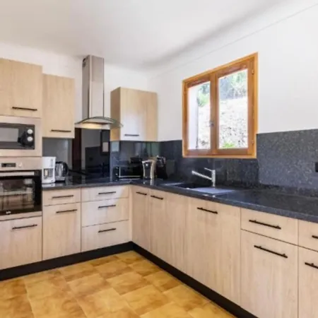 펜션 Spacious House With Pool In Sainte-maxime