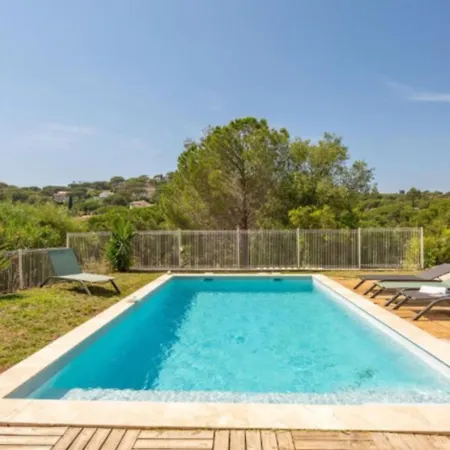 Casa de Férias Spacious House With Pool In Sainte-Maxime