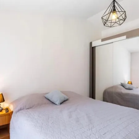 Spacious House With Pool In Sainte-maxime 생트막시메