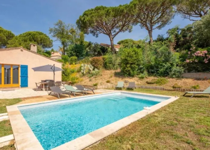 펜션 Spacious House With Pool In Sainte-maxime 생트막시메