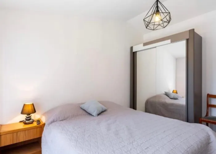 Spacious House With Pool In Sainte-maxime 생트막시메