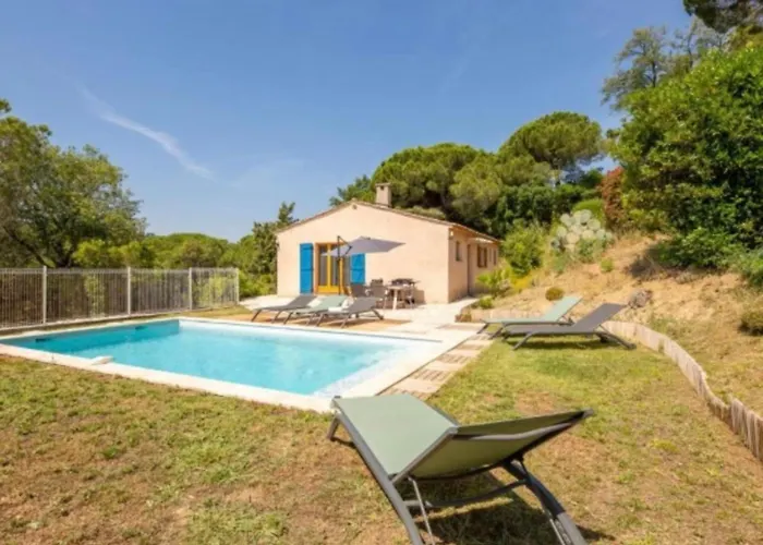 Spacious House With Pool In